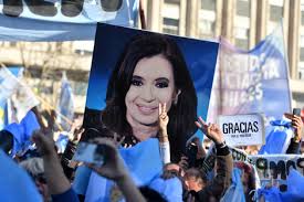 Cristina Kirchner Fuera del Padrón: ¿Justicia o Lawfare Electoral? - Imagen principal del artículo