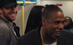 Rapper Jay Z, vokalis Coldplay Chris Martin, rapper Timbaland, dan Atlanta Records executive Michael Kyser menumpang kereta bawah tanah (tube) di Stasiun ... - jay-z-dan-christ-martin-naik-kereta-bawah-tanah-di-stasiun-waterloo-london
