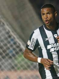 Arthur Cabral, Matheus Martins,Vitinho, Montoro, Medina, Santi Rodríguez, Ferraresi, Huguinho, Gabriel Justino e Júnior Santos: os jogadores do Botafogo com mais faltas sofridas no Brasileirão