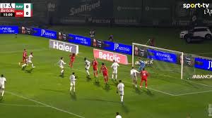 Água mole em pedra dura… O golo de Barreiro que dá vantagem ao Benfica