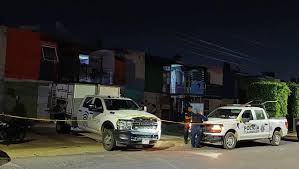 🚨Hombre halla restos humanos bajo su casa en Tlajomulco; observó algo extraño que salía de uno de los cuartos🚨 Autoridades ya investigan