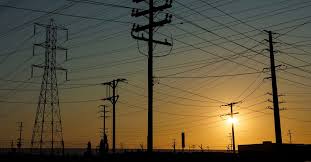 Massive disconnect of power roils largest US electric grid