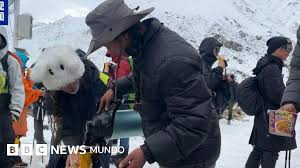 ¡Drama en el Everest! Excursionistas atrapados: Rescate contrarreloj - Imagen principal del artículo