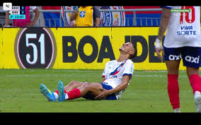 Na pré-lista da Seleção, Luciano Juba deixa Bahia x Grêmio machucado