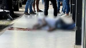 Policial reage a tentativa de assalto e criminoso morre na Barra