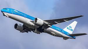 Verkeerstoren vliegveld Paramaribo onbemand, KLM-vlucht wijkt uit naar Trinidad