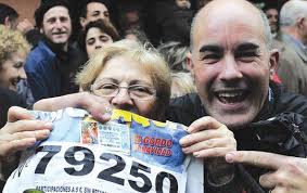 Winners of the Spanish Christmas lottery display a poster with the winning number 79.250 in Palleja, near Barcelona. Thousands of winners may have found ... - b04076e5616df9a637ab80fa978a11d3-1072641797-1300223924-4d7fd7b4-620x348