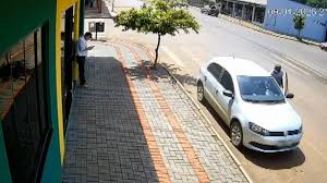 Homem aciona polícia por furto e descobre que carro foi levado por engano