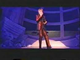 Résultat de recherche d'images pour "covered in bees"