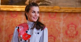 “Nuevas tendencias de moda +50 en el armario de primavera de la reina Letizia”