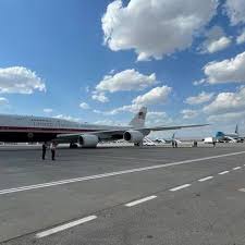 Veja fotos do avião que Trump usou secretamente para deixar a Turquia após cúpula da Otan