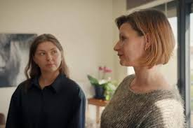 Nicky zoekt noodgedwongen grotere woning in ‘Blind gekocht’: “Nu slaap ik op de zetel”