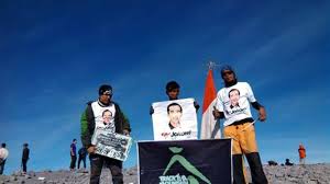 Hasil gambar untuk pecinta alam indonesia