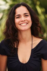 Resultado de imagem para alice braga