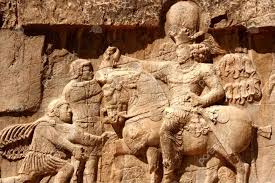 ببینید| لحظه رونمایی از مجسمه شاپور دوم و شکست والرین در میدان انقلاب تهران