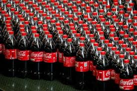 Coca-Cola encolherá embalagens após queda do consumo nos EUA, diz CEO