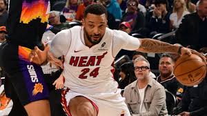 Norman Powell signs with Chicago Bulls