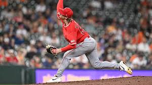 Klassen pitches through 'jelly' legs early en route to dominating Astros