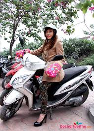 Kết quả hình ảnh cho đi xe máy trên đường'