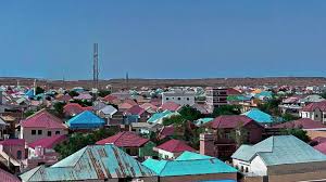 Ferie endte i tæsk og pisk: To døtre er reddet hjem, men uden deres lillesøster