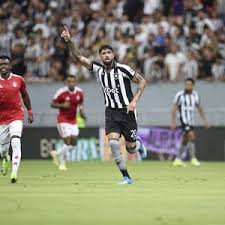 PVC: Cruzeiro tenta atravessar negócio do Palmeiras com Alexander Barboza