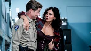Ben McKenzie Joins Wife Morena Baccarin On ‘Sheriff Country’ Season 2 Premiere