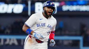 ¡Azulejos Empatan la Serie! Toronto Domina a Seattle en Juego 4 de la ALCS