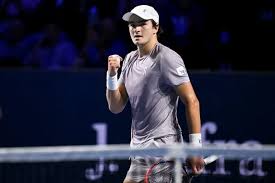 Conheça por dentro o local de treinos e a rotina de João Fonseca, que estreia nesta segunda-feira no Australian Open