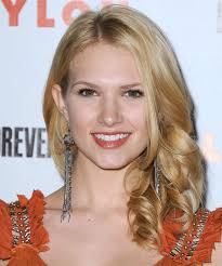 Claudia Lee - Hairstyle - Claudia-Lee