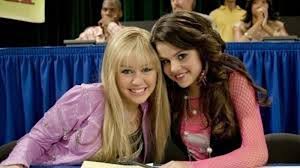 Especial de Hannah Montana vai ganhar música inédita e participação de Selena Gomez