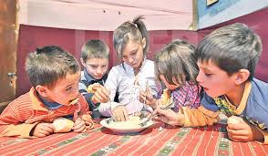 Imagini pentru ce mananca copiii saraci