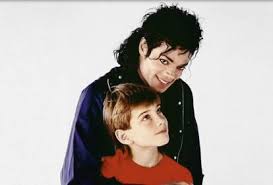 Ex-defensores agora acusam Michael Jackson de pedofilia