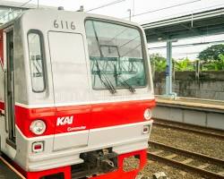 Image of KRL train arriving at Tanah Abang Station, Jakarta Selatan