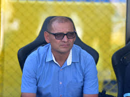 Liga Mayor de F&uacute;tbol de El Salvador 2025: acci&oacute;n en el campo con jugadores en pleno partido