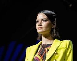 Imagen de Blazer del espectáculo de Saks Fifth Avenue