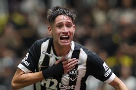 Clube chileno anuncia Iván Román, zagueiro do Atlético-MG