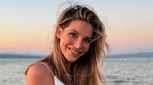 Nadège Lacroix: Changement Radical! Découvrez Sa Vie Secrète de Maman!