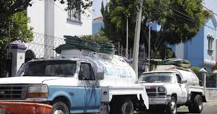 Gobierno repartirá 412 millones de litros de agua mientras revisa concesión
