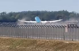 Nova descoberta aponta possível travamento dos freios antes de Boeing 787 ultrapassar pista durante decolagem