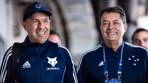 Leonardo Jardim reage à declaração emocionada de Pedrinho e manda recado ao Cruzeiro