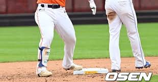 Hanwha Eagles Defeat Samsung Lions in KBO Postseason