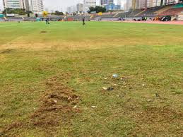 Força-tarefa corre contra o tempo para deixar gramado do WD em condições para o jogo desta segunda-feira (15) do Maringá contra o Maranhão
