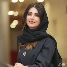 نگاهی به خلاقیت منحصر به فرد لاله مرزبان برای عکاسی روبروی برج ایفل/ متین، باوقار و باحجاب+عکس