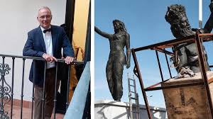 Venus, Neptuno y los leones del Puerto de Málaga, cuestionados de arriba a abajo por el exdecano de Arquitectura