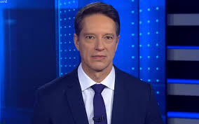 SBT está de olho em jornalista demitido da Record por ser 'sofisticado demais'