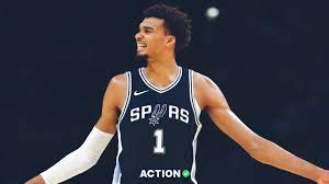 Warriors em Apuros? Curry de Volta, Kuminga Incerto e Desafio Contra os Spurs!