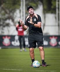 Treino do Corinthians: Diniz comanda trabalho tático antes de amistoso