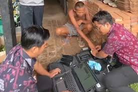 Petugas Disdukcapil Jepara Bujuk ODGJ Rekam KTP Elektronik - Suara Merdeka Muria