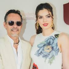 Nadia Ferreira y Marc Anthony llevan por primera vez a su hija Myla a Disney