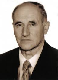 Janusz Nowacki urodził się 16 sierpnia 1933 roku w Przemyślu. Po ukończeniu studiów na AWF-ie w Krakowie rozpoczął pracę w jarosławskim Koperniku. - prof.-Nowacki-219x300